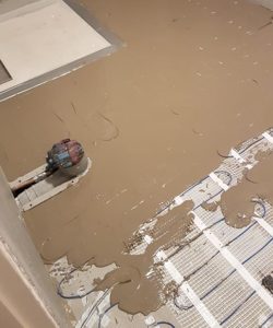 Heat mat and screed